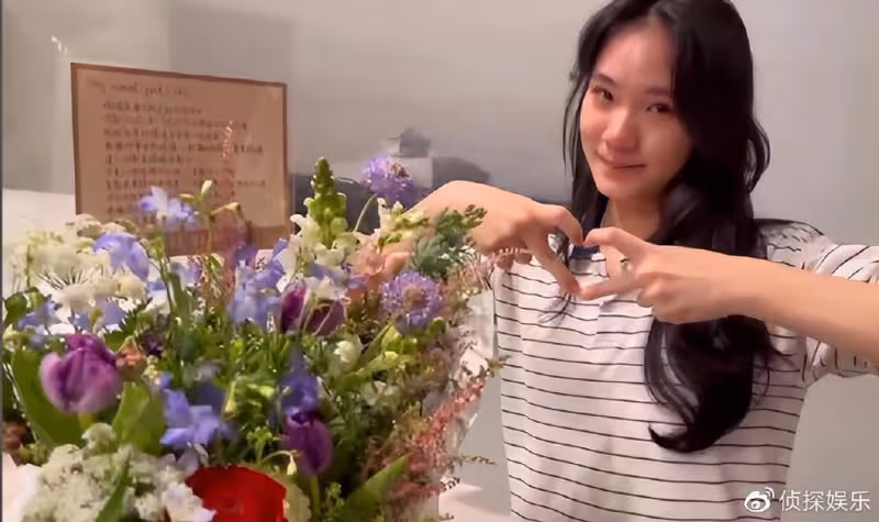 小S二女兒近照成熟升級,穿露背裝秀細腰長腿,濃妝艷抹不像15歲