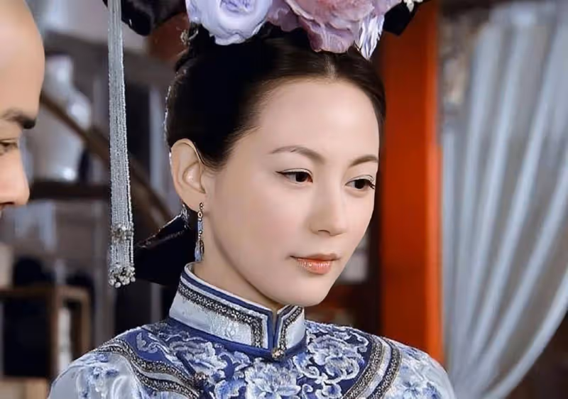 劉心悠與新婚丈夫合體現身，穿寬鬆背帶褲孕味十足，曾被誤傳Les