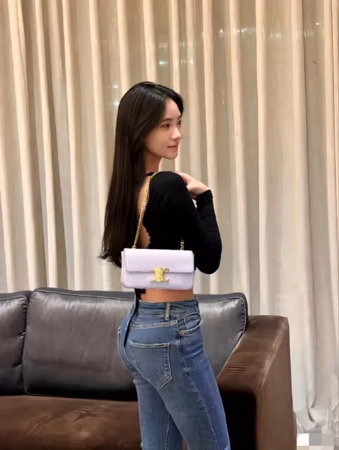小S二女兒曬近照太性感眼神冷漠，疑想憑藉自己早日擺脫父母