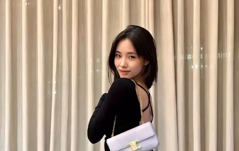 小S二女兒曬近照太性感眼神冷漠，疑想憑藉自己早日擺脫父母