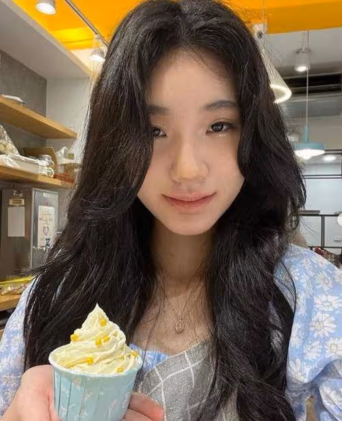 小S二女兒曬近照太性感眼神冷漠，疑想憑藉自己早日擺脫父母