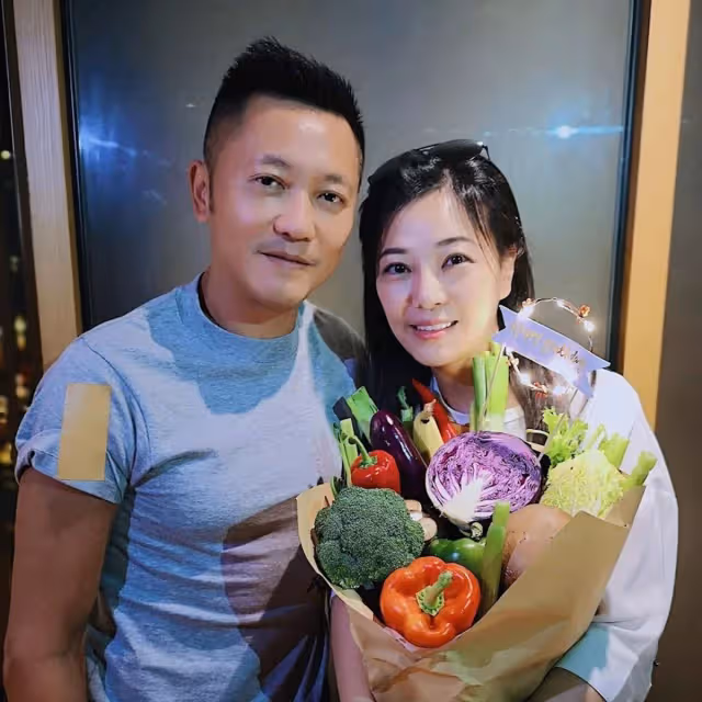嫁大咖天王!51歲當紅玉女「默默息影生孩」被捕捉現身台南 「2女兒遺傳媽美貌」尪寵26年始終如一