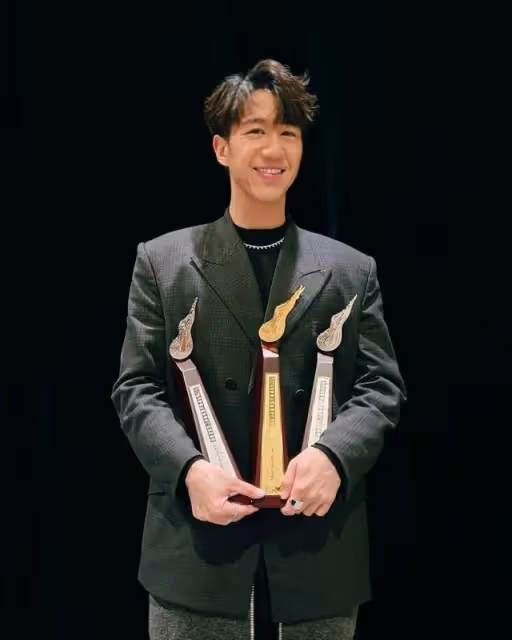 35歲香港男歌手出道12年曾零收入 終熬出頭開紅館演唱會!