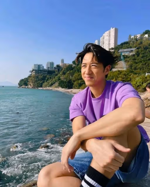 35歲香港男歌手出道12年曾零收入 終熬出頭開紅館演唱會!