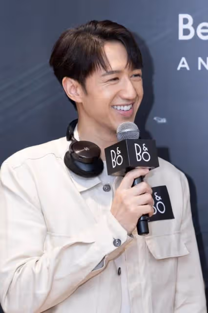 35歲香港男歌手出道12年曾零收入 終熬出頭開紅館演唱會!