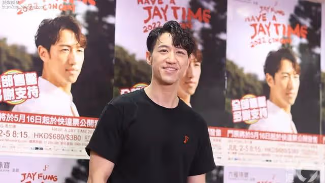35歲香港男歌手出道12年曾零收入 終熬出頭開紅館演唱會!