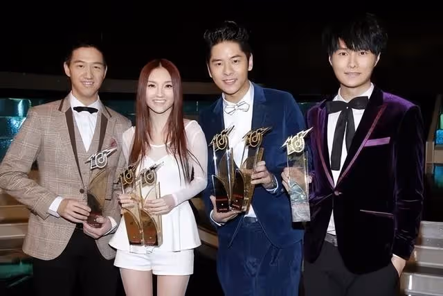 35歲香港男歌手出道12年曾零收入 終熬出頭開紅館演唱會！