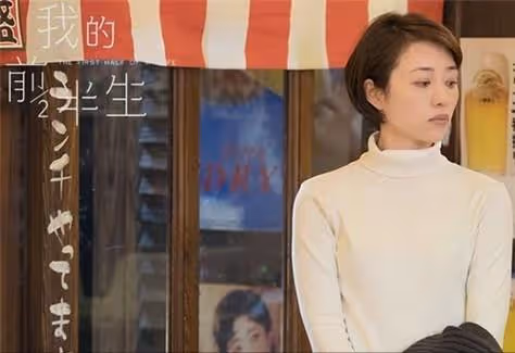 她相貌平平演技一流,談了16年師生戀堅持克丁,35歲生子被寵上天