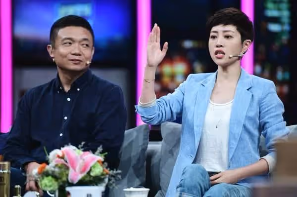 她相貌平平演技一流,談了16年師生戀堅持克丁,35歲生子被寵上天