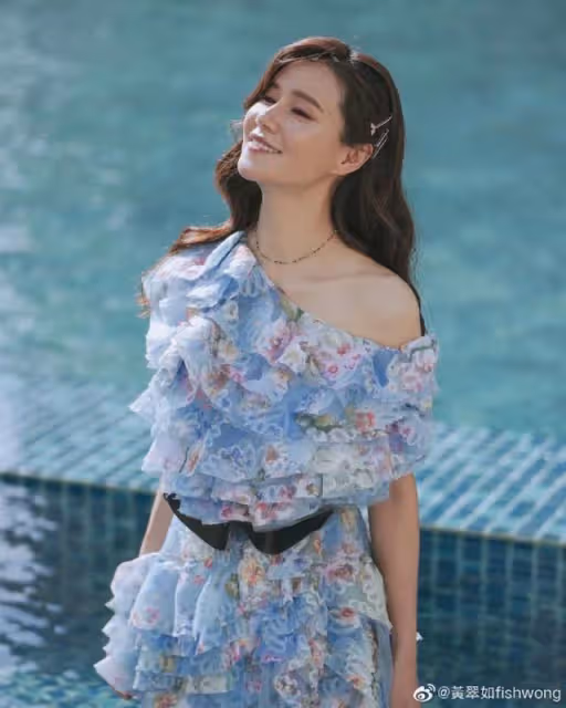 TVB小生喜迎46歲生日!分享與圈中妻子親密合照,被指太有夫妻相
