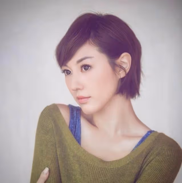 香港知名女星全素顏出鏡被曝懷孕!腹部凸起孕味濃,丈夫長相曝光
