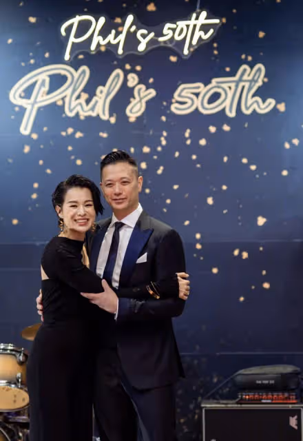 胡杏兒為50歲丈夫慶生,party隆重如婚宴現場,3個兒子全是帥哥
