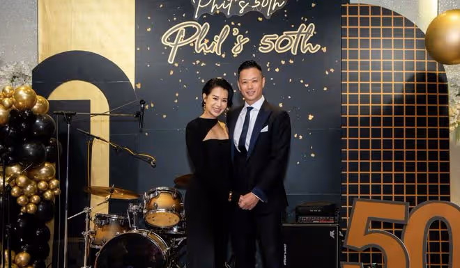 胡杏兒為50歲丈夫慶生,party隆重如婚宴現場,3個兒子全是帥哥
