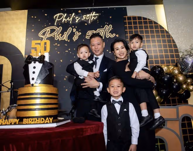 胡杏兒為50歲丈夫慶生,party隆重如婚宴現場,3個兒子全是帥哥