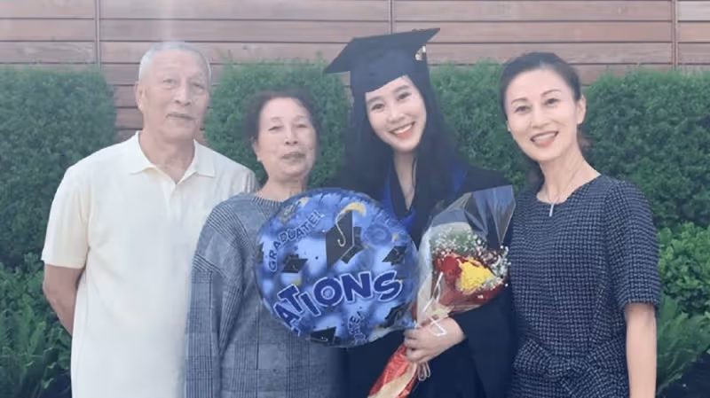 楊子女兒回國發展搞音樂，長相一般雙商卻超高，哈弗畢業堪稱才女