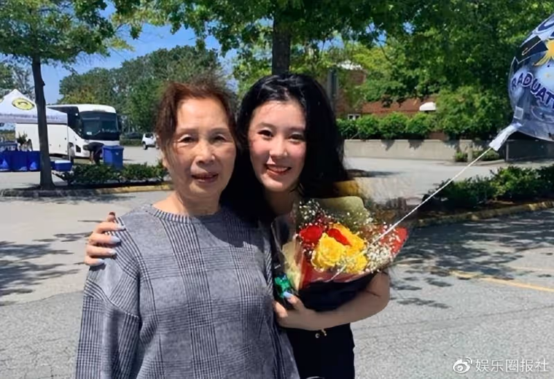 楊子女兒回國發展搞音樂,長相一般雙商卻超高,哈弗畢業堪稱才女
