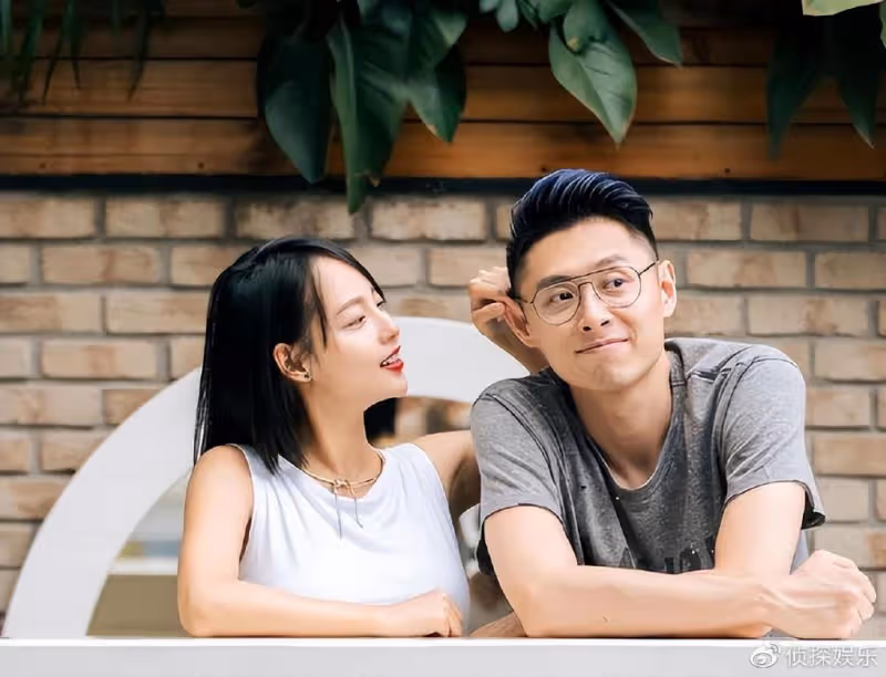 張嘉倪穿露腰牛仔裙亮相,生圖曝光真實狀態,身材傲人馬甲線搶鏡