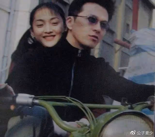 她玩了9個男人,卻依舊是頂流