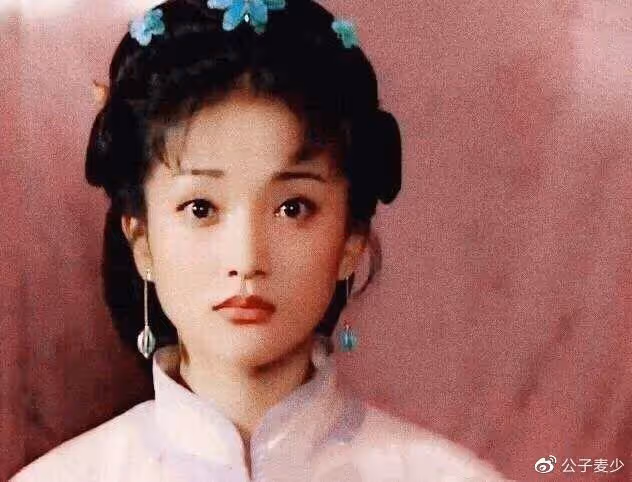 她玩了9個男人,卻依舊是頂流