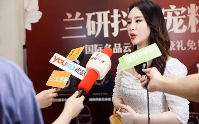 國岳夫婦為閨女慶滿月,多位知名網紅隨禮500萬,明星集體成陪襯