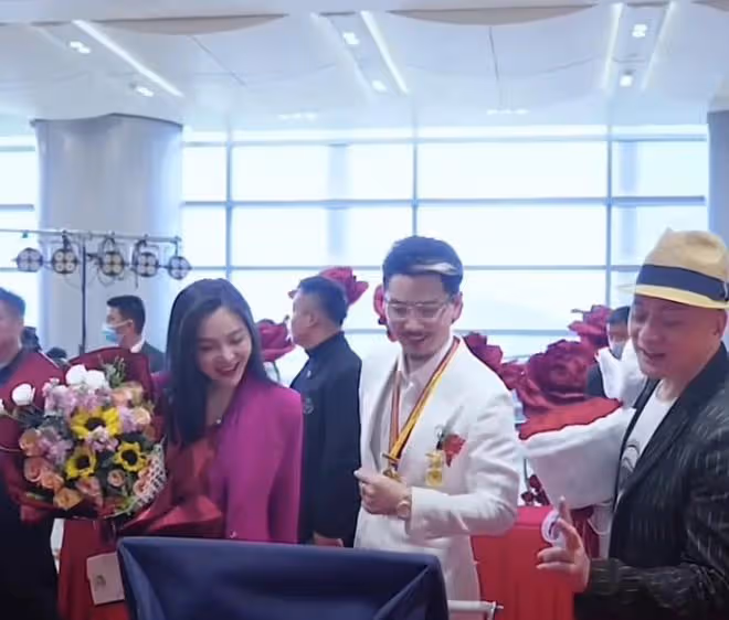 國岳夫婦為閨女慶滿月,多位知名網紅隨禮500萬,明星集體成陪襯