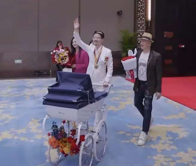 國岳夫婦為閨女慶滿月,多位知名網紅隨禮500萬,明星集體成陪襯