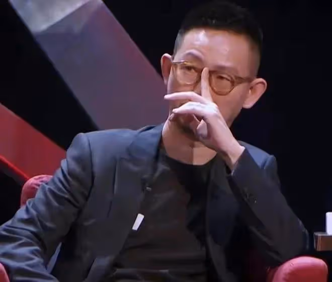 又踩實力歌手?稱張傑唱歌油膩,說李榮浩的歌俗,丁太升什麼來頭