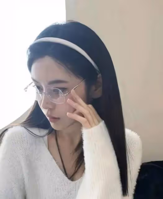 億萬資產女富豪,逼婚秦奮的美女網紅,靠在直播間罵人走紅後退網