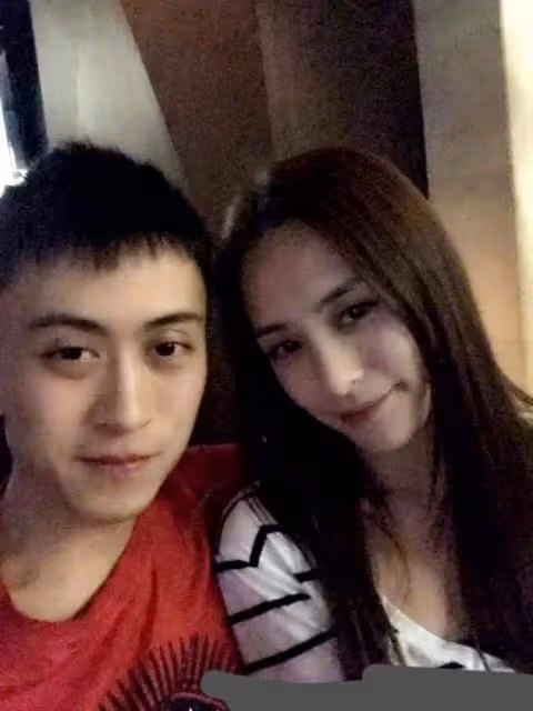 億萬資產女富豪,逼婚秦奮的美女網紅,靠在直播間罵人走紅後退網