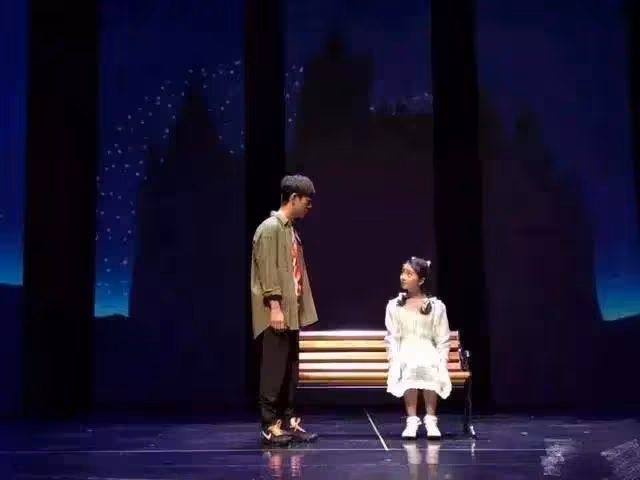 黃磊太聰明,網友配合演好網暴戲,黃多多申請歐美名校就穩了?