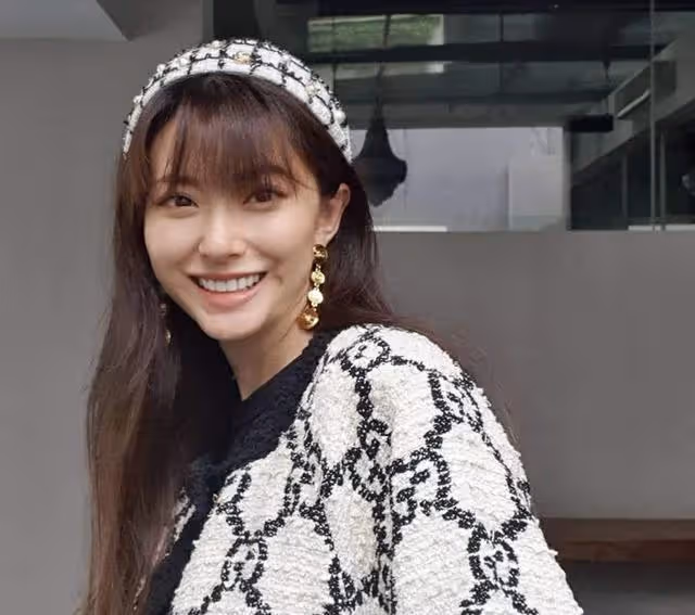 恭喜！香港知名女星物業公司成功上市，被大19歲富豪丈夫寵上天
