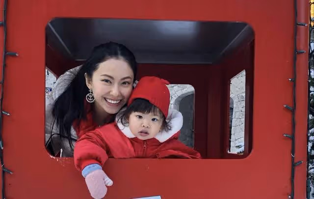 恭喜！香港知名女星物業公司成功上市，被大19歲富豪丈夫寵上天