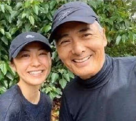 裸捐56億❗️他卻只穿15元拖鞋「市場買菜」，一生無兒無女「把愛給社會」，發哥的人生：活得清澈