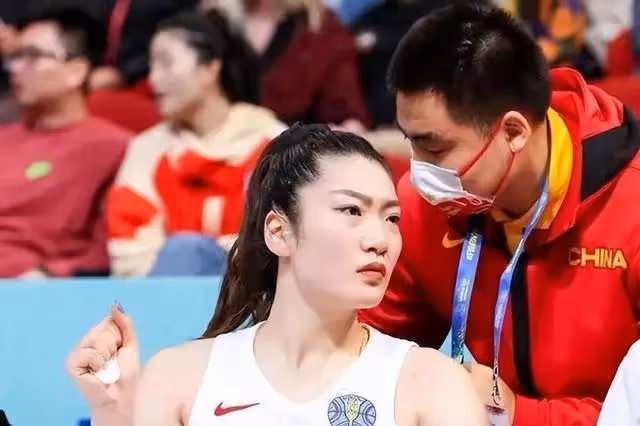 其貌不揚的「二手」老男人能牽手李夢，有一點是主因