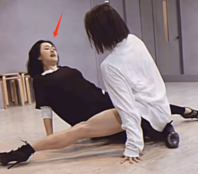 小S跳舞動作露骨，與緋聞舞蹈老師纏綿，摸男方屁股和襠部引熱議