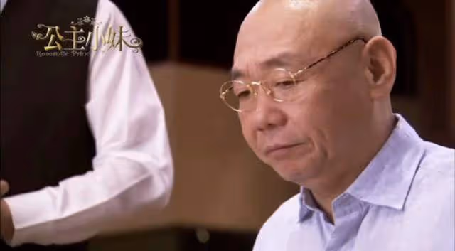 顧寶明去世一年，小33歲三婚遺孀轉空所有財產，長女將其告上法庭
