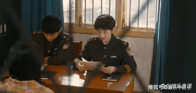 《他是誰》顧開岩偽裝被揭，遭遇綁架折磨，衛國平自扇巴掌贖罪