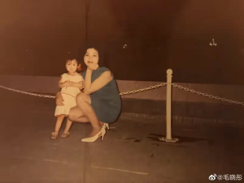 媽媽重賦我生命!女星「1歲被父丟進垃圾」被母一手養大 「成名爸爸找上門」還是不埋怨