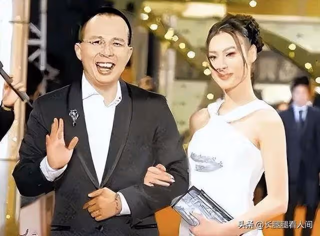 穿越半個世紀的愛情,34歲梁洛,與60歲的王傑,疑似好事將近