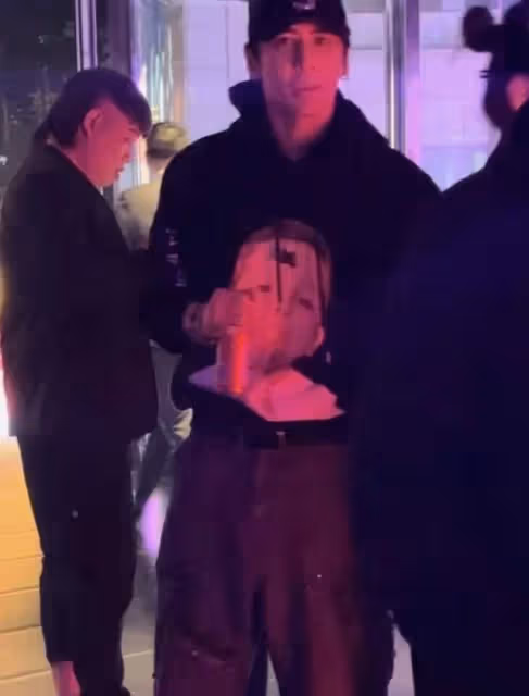 汪小菲與眾星酒吧嗨玩,郭麒麟與美女合影似路人,買超婚變後現身