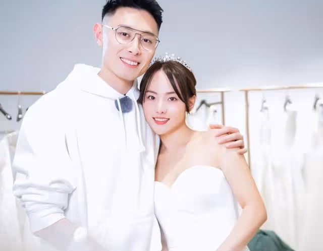 汪小菲與眾星酒吧嗨玩,郭麒麟與美女合影似路人,買超婚變後現身