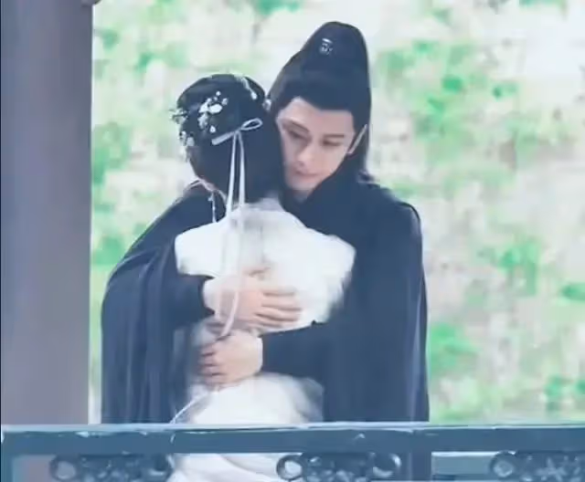 成毅李一桐《英雄志》擁抱照曝光!俊男美女太養眼,武俠感好濃!