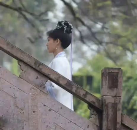 成毅李一桐《英雄志》擁抱照曝光!俊男美女太養眼,武俠感好濃!