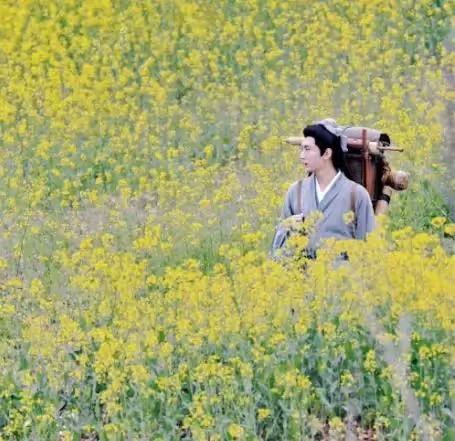 成毅李一桐《英雄志》擁抱照曝光!俊男美女太養眼,武俠感好濃!