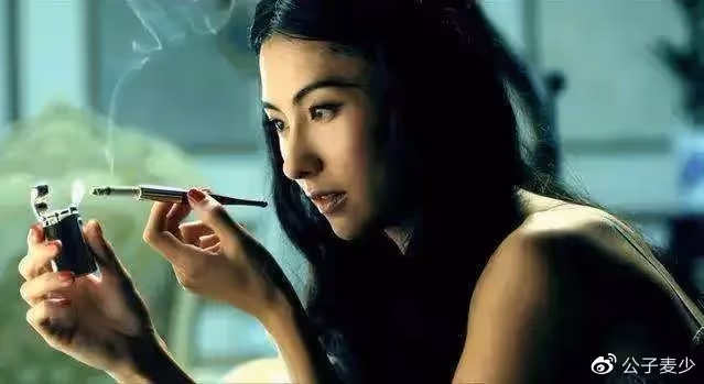 張柏芝為何自願和陳冠希拍照?她哭著說出實情,網友:可以理解!