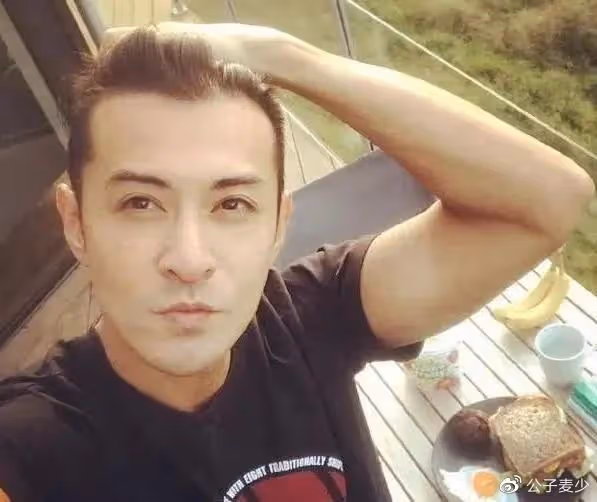 21年換19個男友,全是25歲以下小鮮肉,她這輩子太值了!