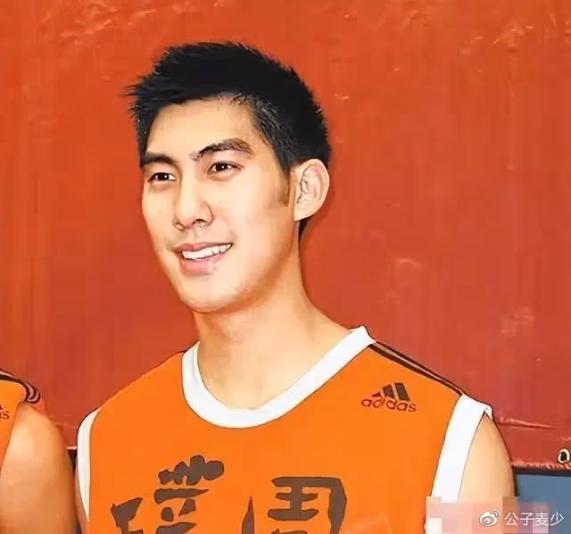 21年換19個男友,全是25歲以下小鮮肉,她這輩子太值了!