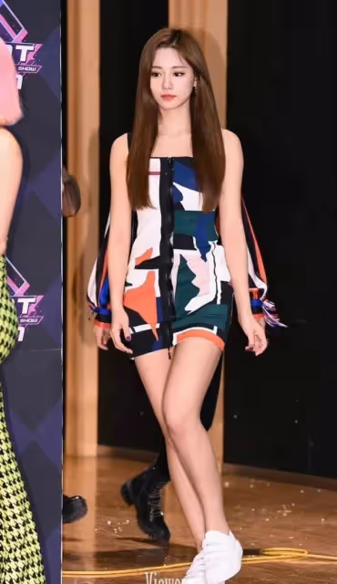 女子演唱團體TWICE成員周子瑜