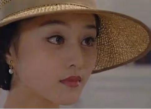 范冰冰近照雙眼浮腫，不敢自稱范爺，只說是有故事的老女人