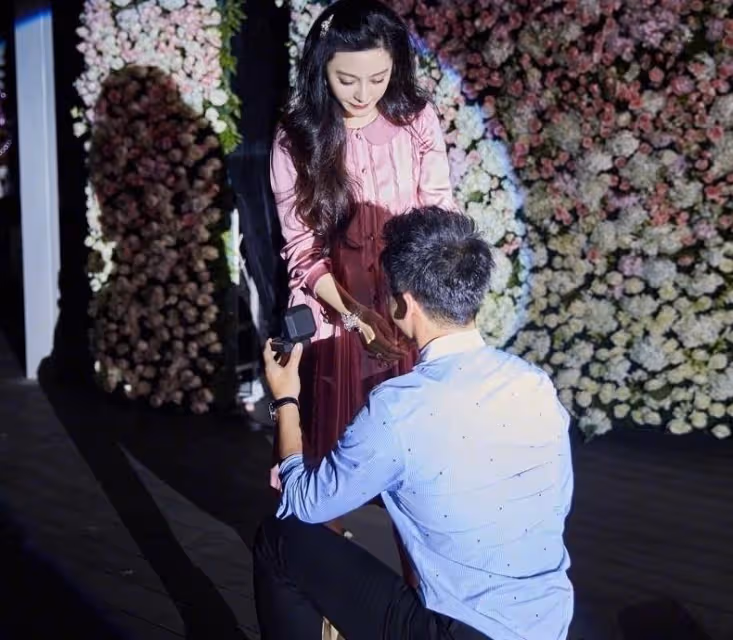 范冰冰近照雙眼浮腫，不敢自稱范爺，只說是有故事的老女人